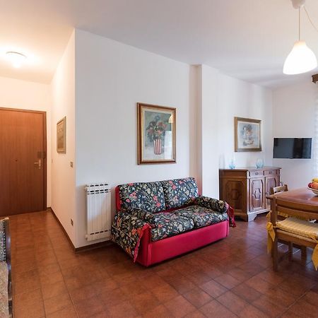 Comfort Beach House Marina di Massa Buitenkant foto