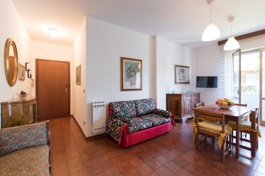 Comfort Beach House Marina di Massa Buitenkant foto