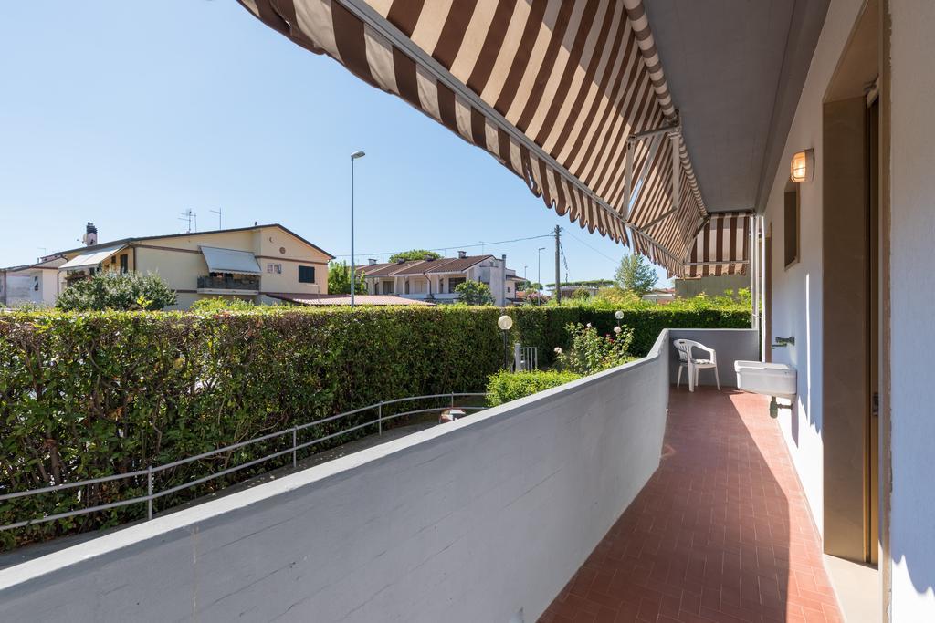 Comfort Beach House Marina di Massa Buitenkant foto