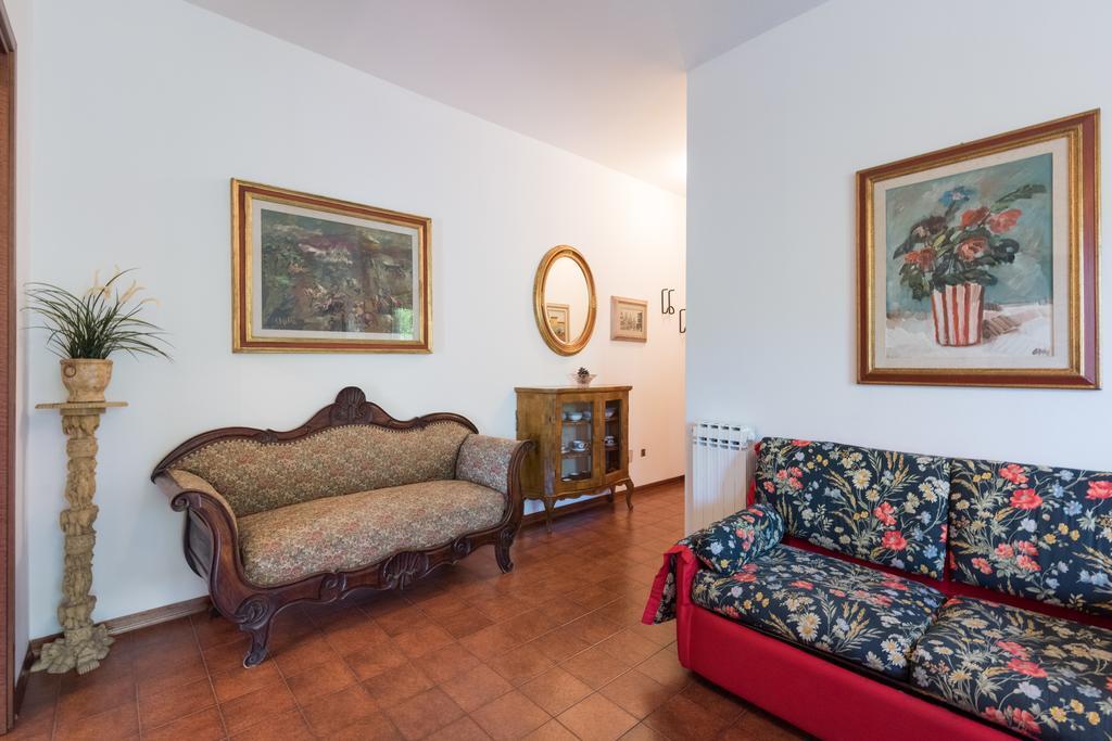 Comfort Beach House Marina di Massa Buitenkant foto