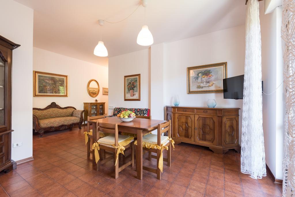 Comfort Beach House Marina di Massa Buitenkant foto